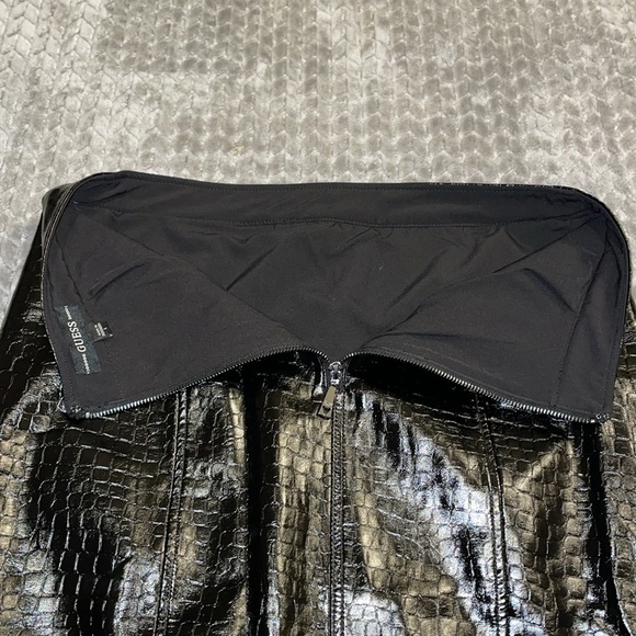 Guess Maleka Mini Croc-Embossed Faux-Leather Skirt. Size Large. Lined. Black - Picture 8 of 16